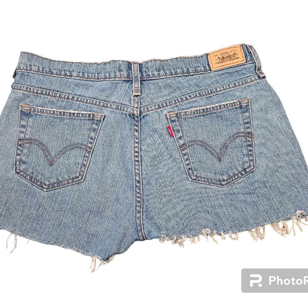 Levi's 515 Distressed Denim Shorts Size 12 - Picture 5 of 9